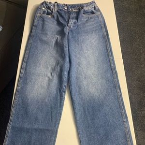 Wide leg (baggy) jeans